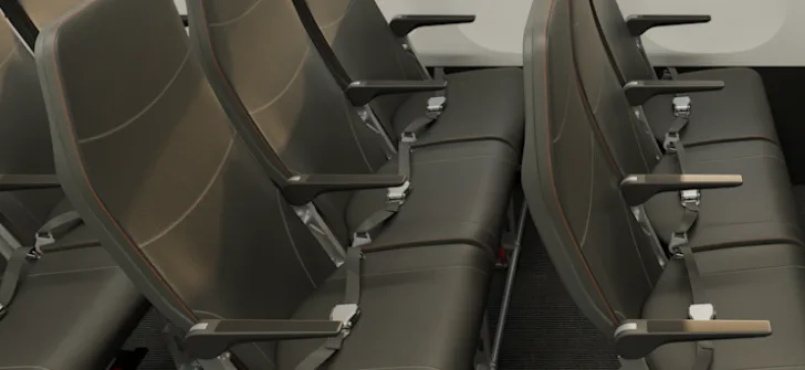 easyJet Ultra Lightweight Next Generation Economy-Sitze in Flugzeugkabine, enge Sitzreihen mit schwarzen Kunstledersitzen, Armlehnen und Sicherheitsgurten