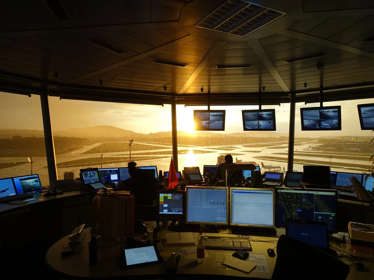 Apron control flughafen zuerich tower min