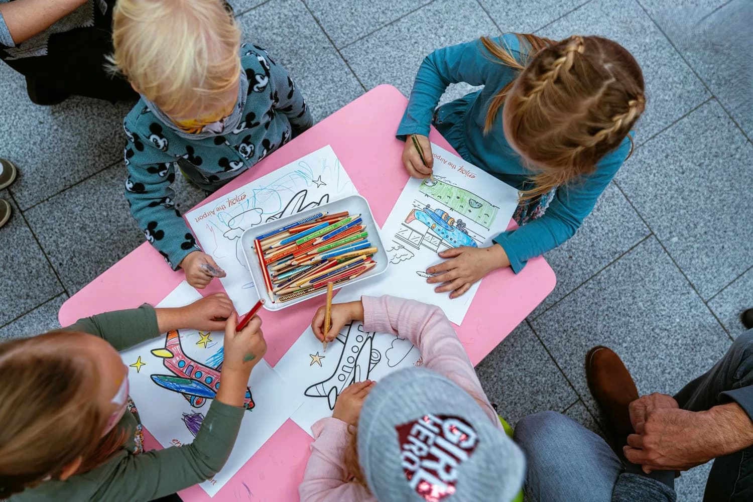 Dus aktionstag basteln malen (c) Flughafen DUSS