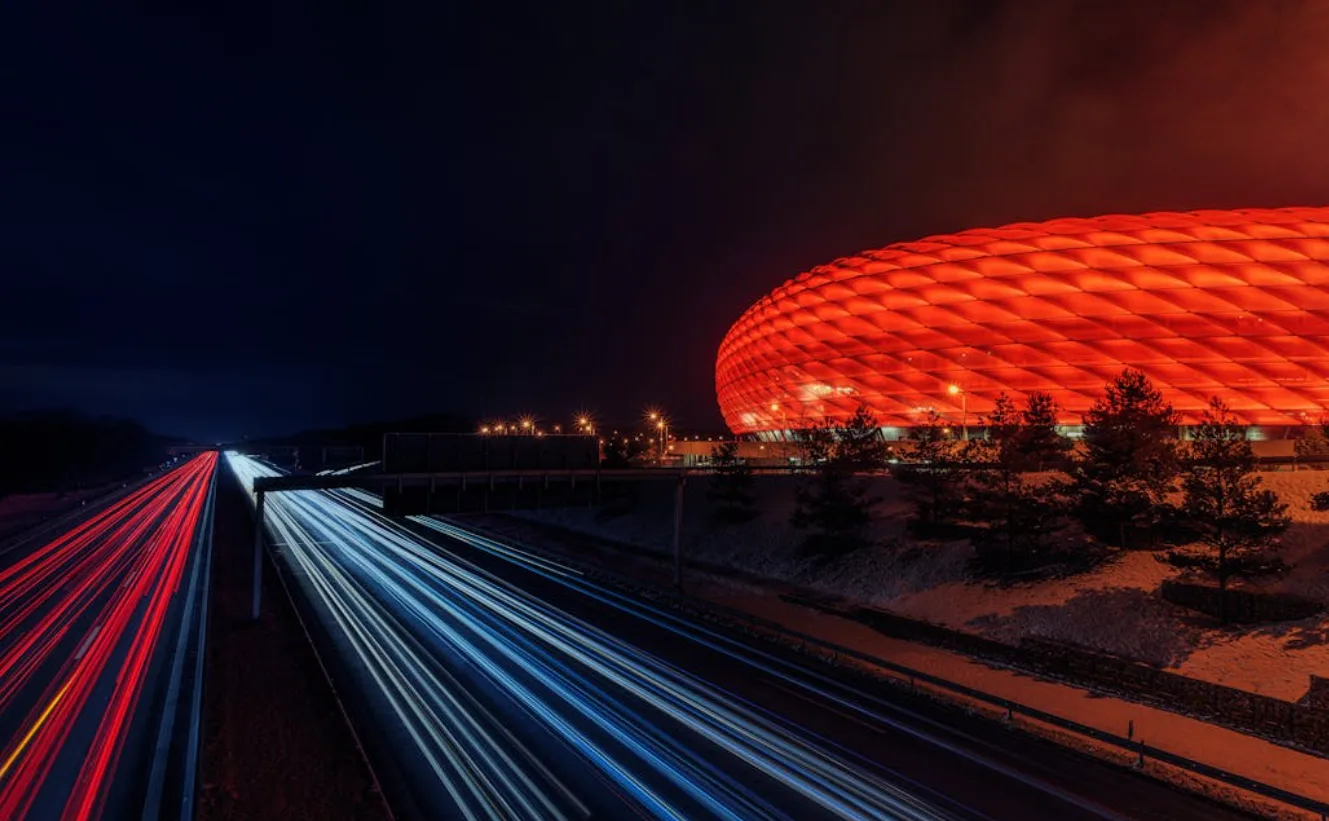 Muenchen allianz arena by night winterflugplan fsj