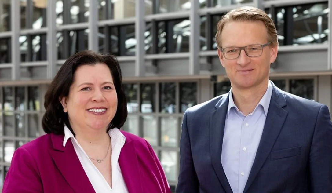 Berit Schmitz Und Christian Kunsch Flughafen Hamburg Auszeichnung