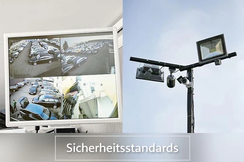 Überwachungsmonitor mit vier Kamerabildern eines Parkplatzes links, Mast mit Kamera und Flutlicht rechts.
