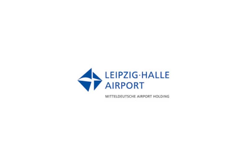 Wortmarke LEIPZIG·HALLE AIRPORT mit Zusatz MITTELDEUTSCHE AIRPORT HOLDING.